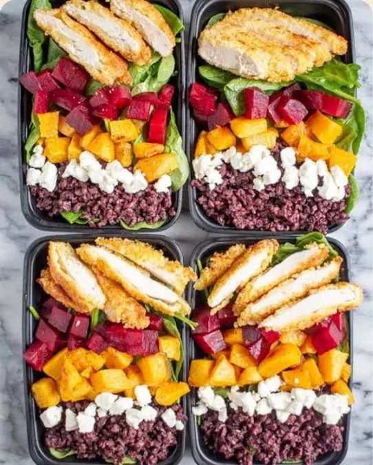 Pollo croccante al forno con insalata